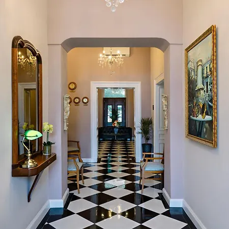 Curcumelli Luxury Apartament *